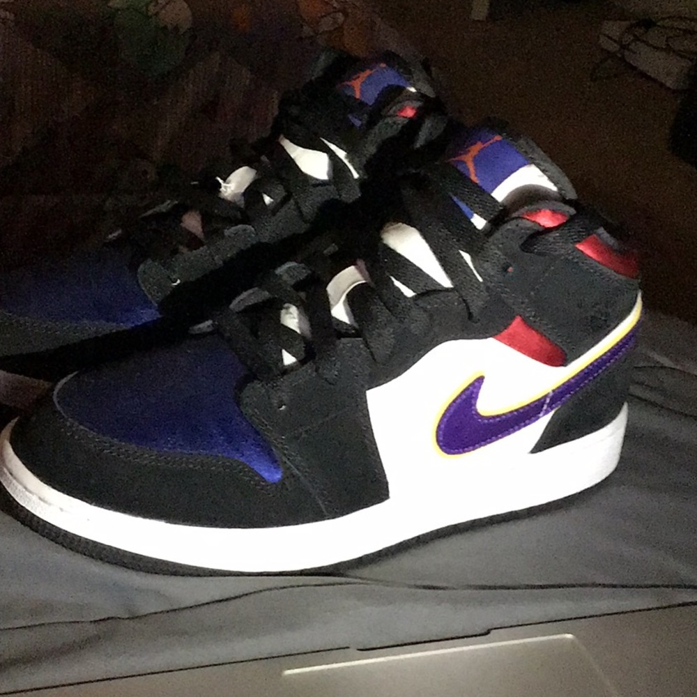 Jordan 1 mid Lakers Top 3